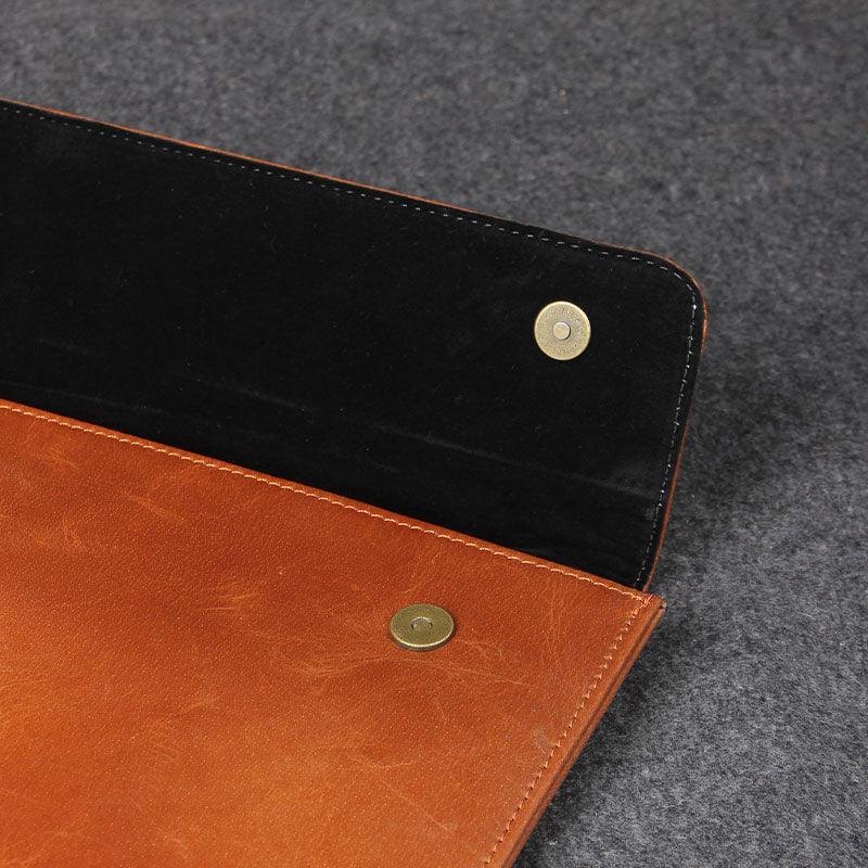 laptop sleeve tan snap clouser