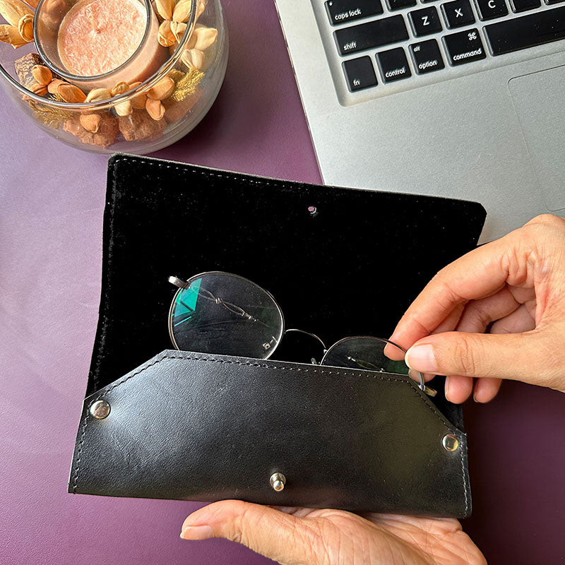 chasma case lifestyle image