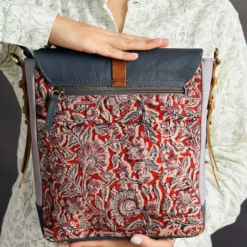 back zipper closure on shoulder crossbody bag for girls