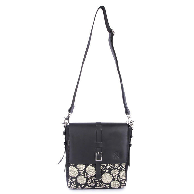 adjustable strap of bag