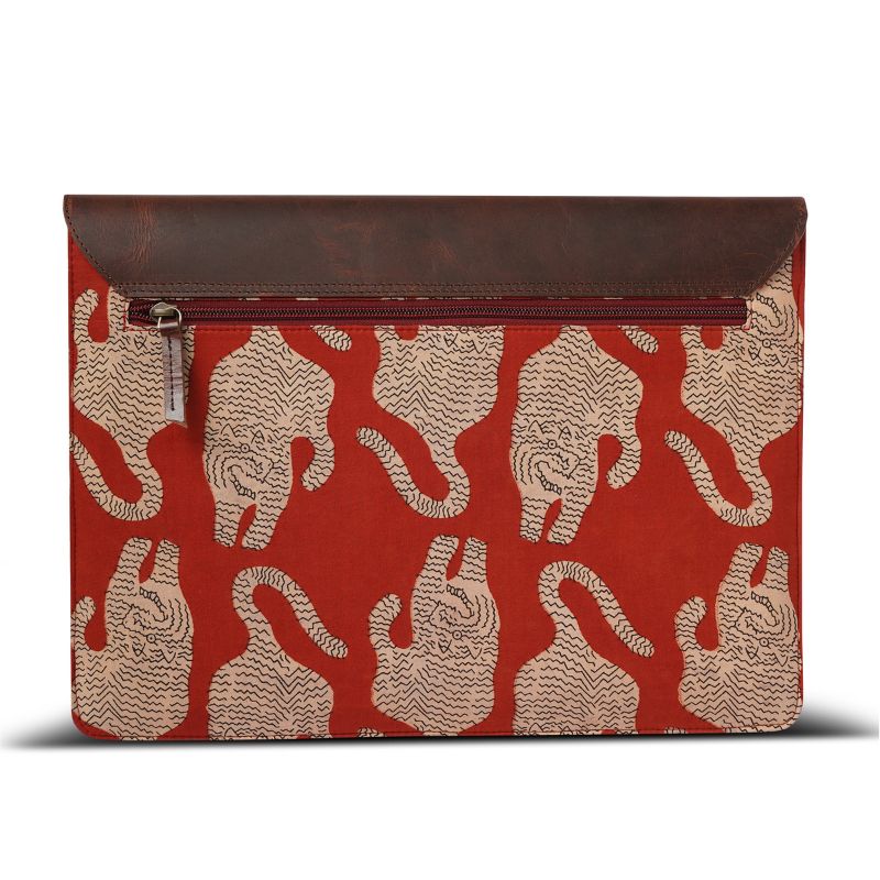 laptop sleeve tiger pattern on a red background